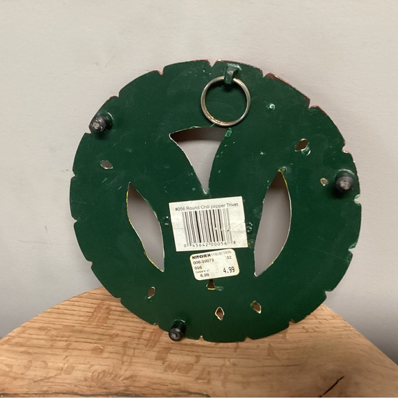 🔴 Vintage - Cast Iron Hot Chili Peppers Trivet - Crisp Clear Colors - Hang Ready - Picture 8 of 10